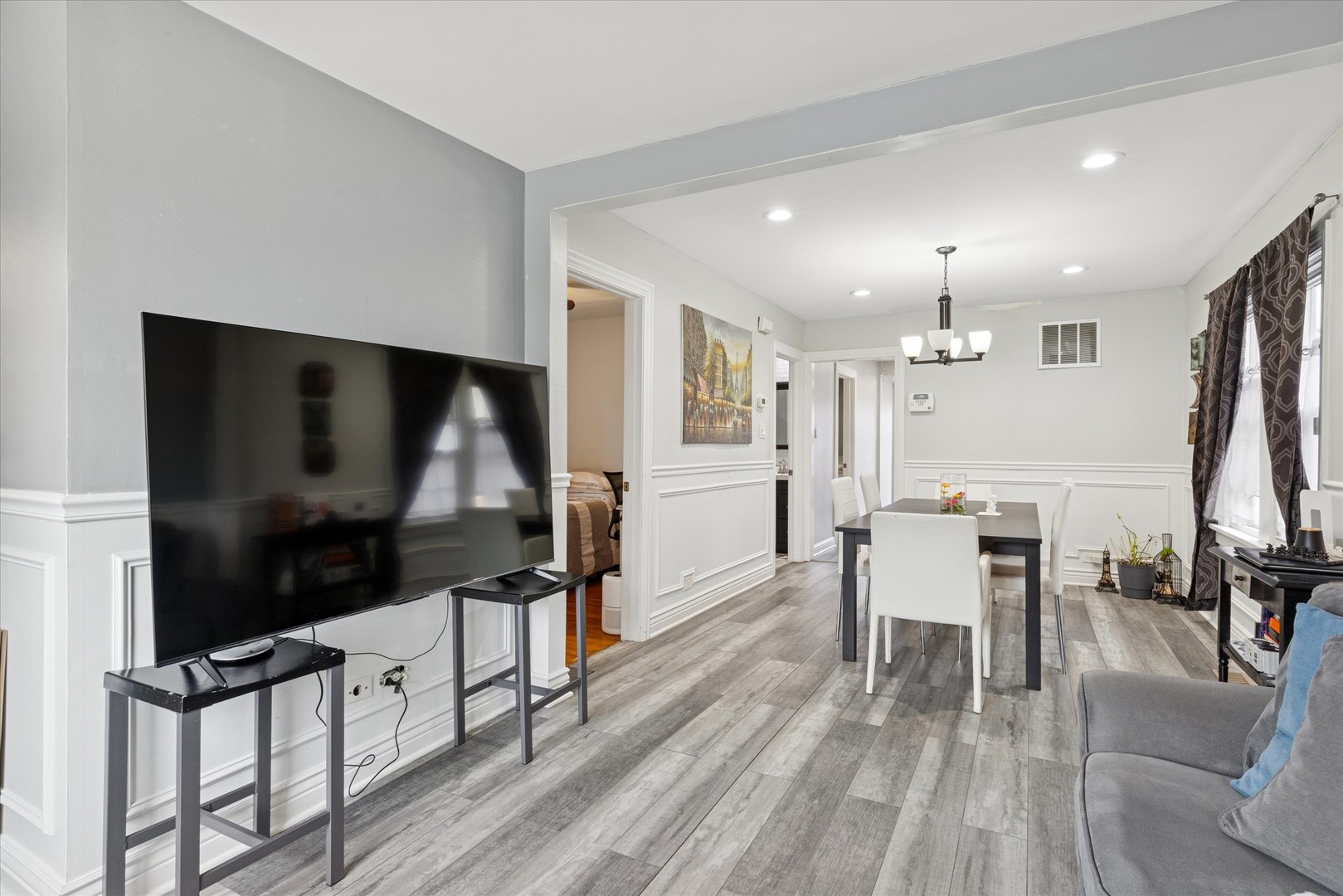 7211 West 58th Place Summit, IL 60501 - Photo 12 of 15 a living room with furniture and a flat screen tv