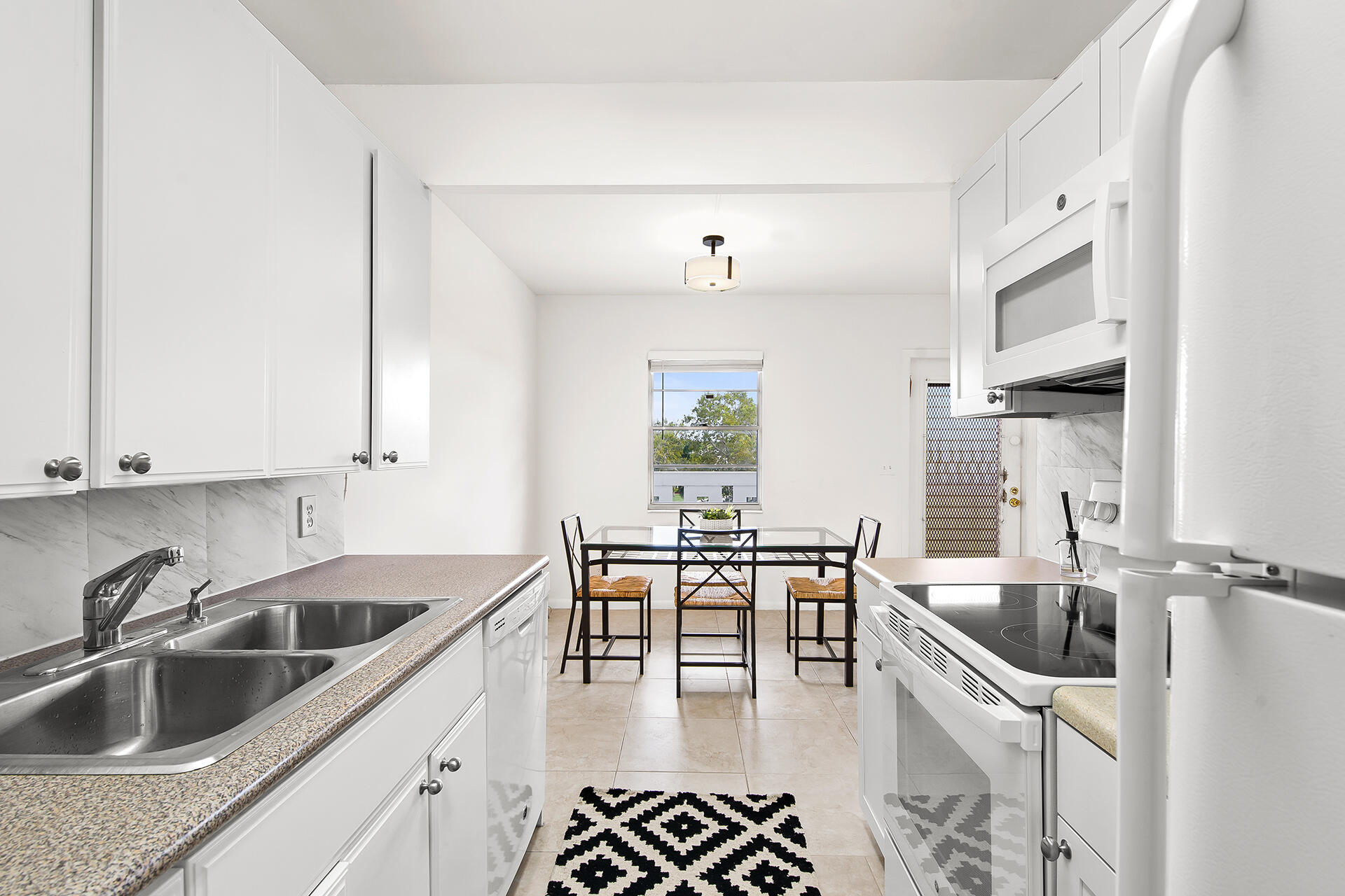 4087 Exeter, Unit 4087 Boca Raton, FL 33434 - Photo 11 of 15 Kitchen and dining