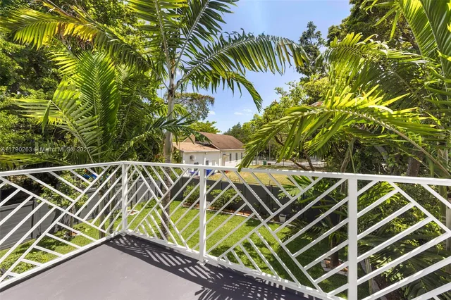 a view of an outdoor space