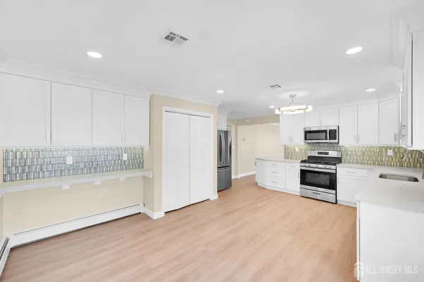 $399,999 | 16 Calalou Court, Toms River, NJ 08757