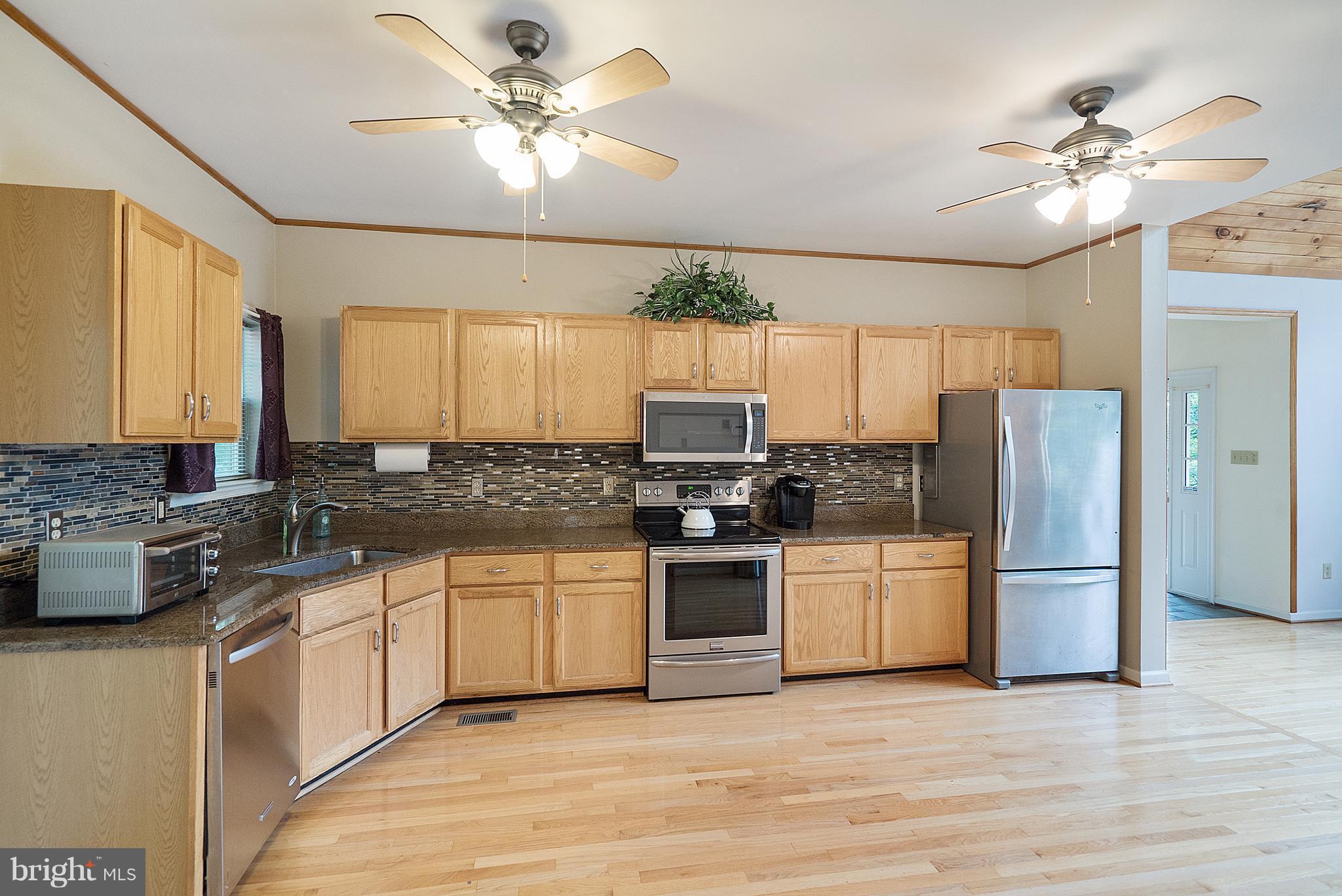 718 Freezeland Road Linden, VA 22642 - Photo 10 of 30 Kitchen with Attractive Back Splash & Fan