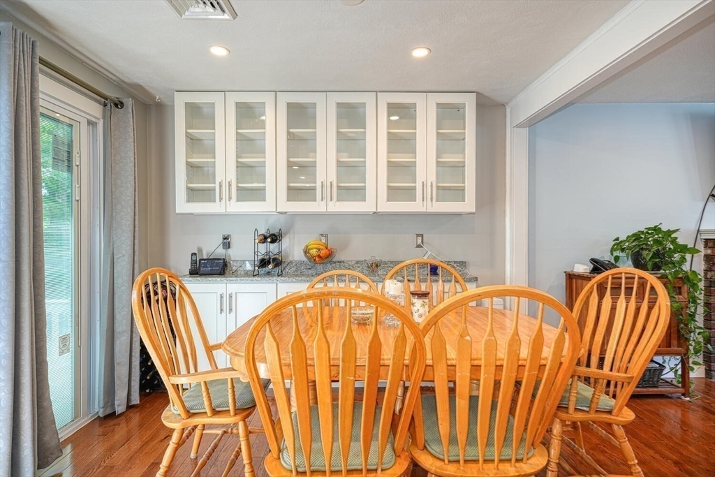 47 Robin Hood Road Marlborough, MA 01752 - Photo 11 of 28 Gallery Image 11