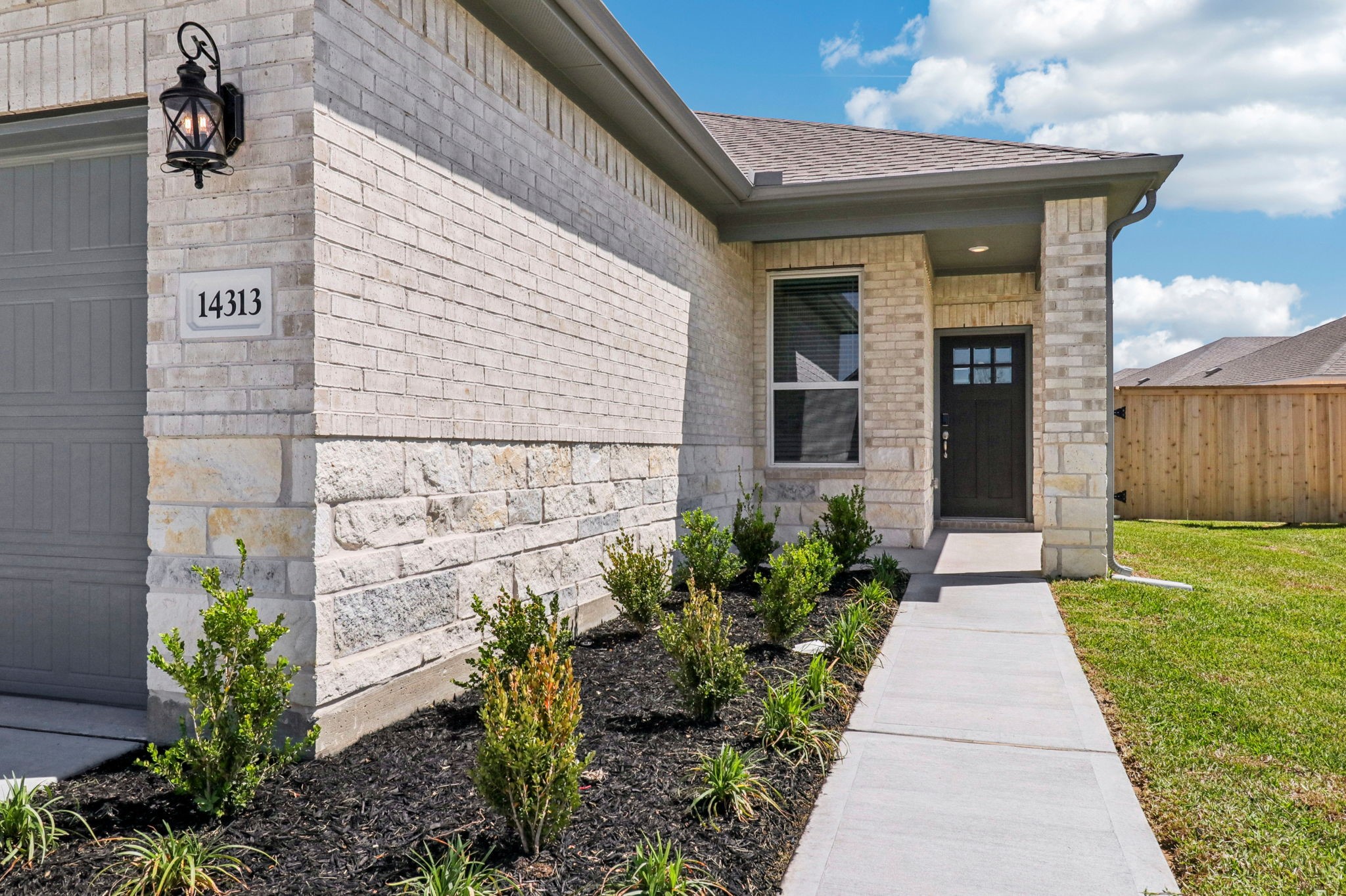 14313 Grey Pointe Court Conroe, TX 77302 - Photo 4 of 32