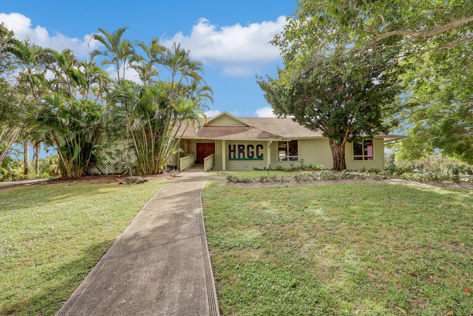 6136 Southeast Georgetown Place Hobe Sound, FL 33455 - Photo 45 of 46 a front view of a house with garden