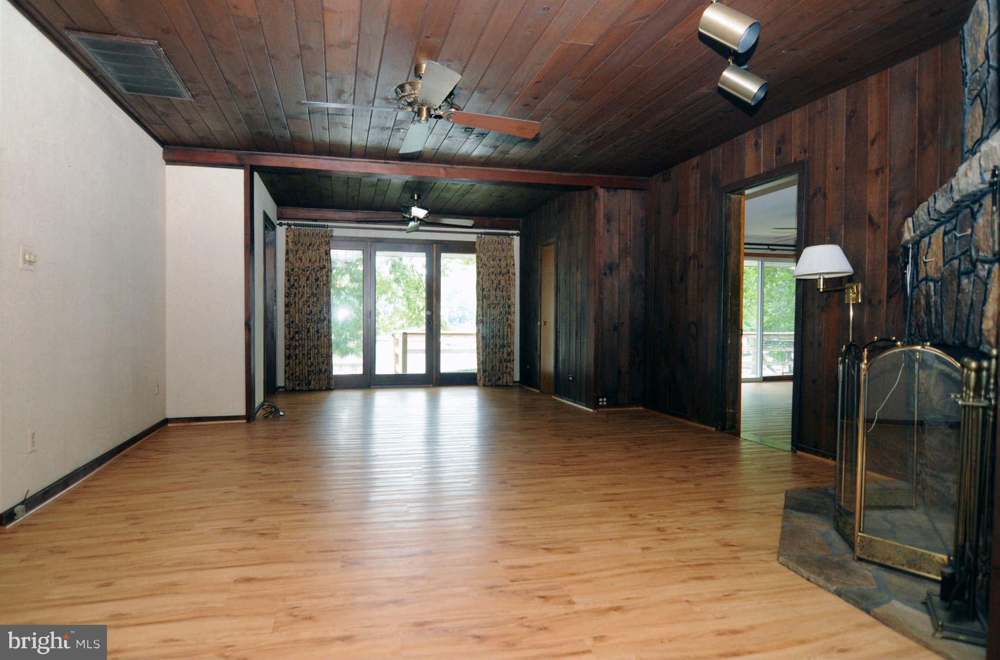 191 Inverness Road Severna Park, MD 21146 - Photo 3 of 24 Living Room