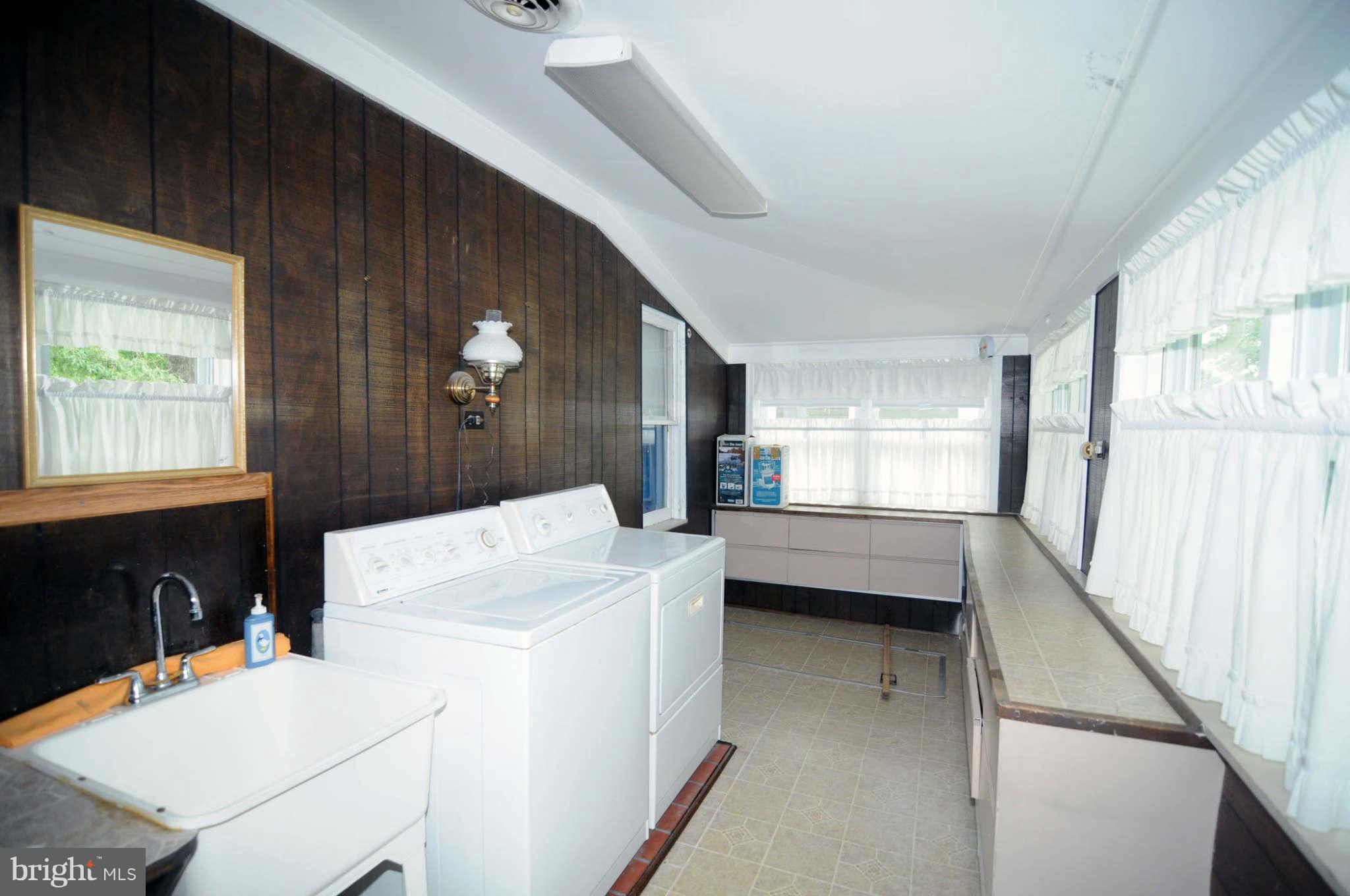 191 Inverness Road Severna Park, MD 21146 - Photo 23 of 24 Laundry Room