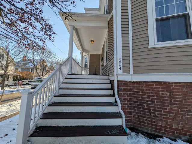 $3,100 | 204 Rockland Street, Portsmouth, NH 03801