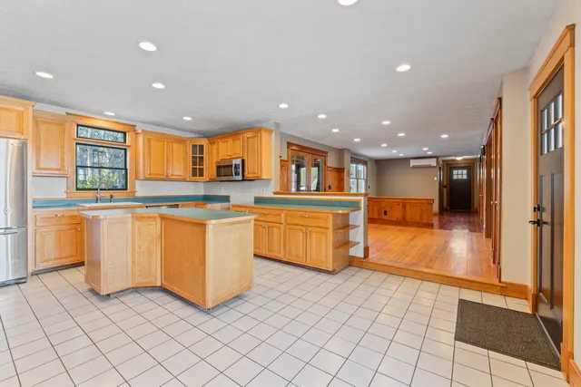 $895,000 | 467 Bay Road, Bowdoinham, ME 04008