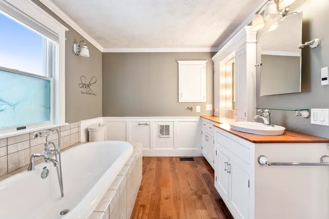 $895,000 | 467 Bay Road, Bowdoinham, ME 04008