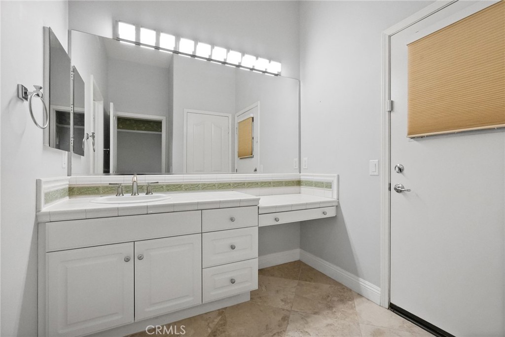 20356 Vía Cellini Porter Ranch, CA 91326 - Photo 36 of 62
