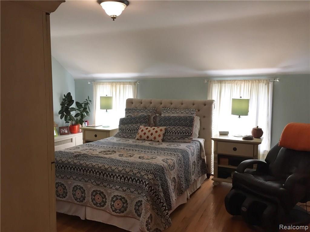 1580 Oxford Road Grosse Pointe, MI 48236 - Photo 15 of 23 Master bedroom 1.JPG