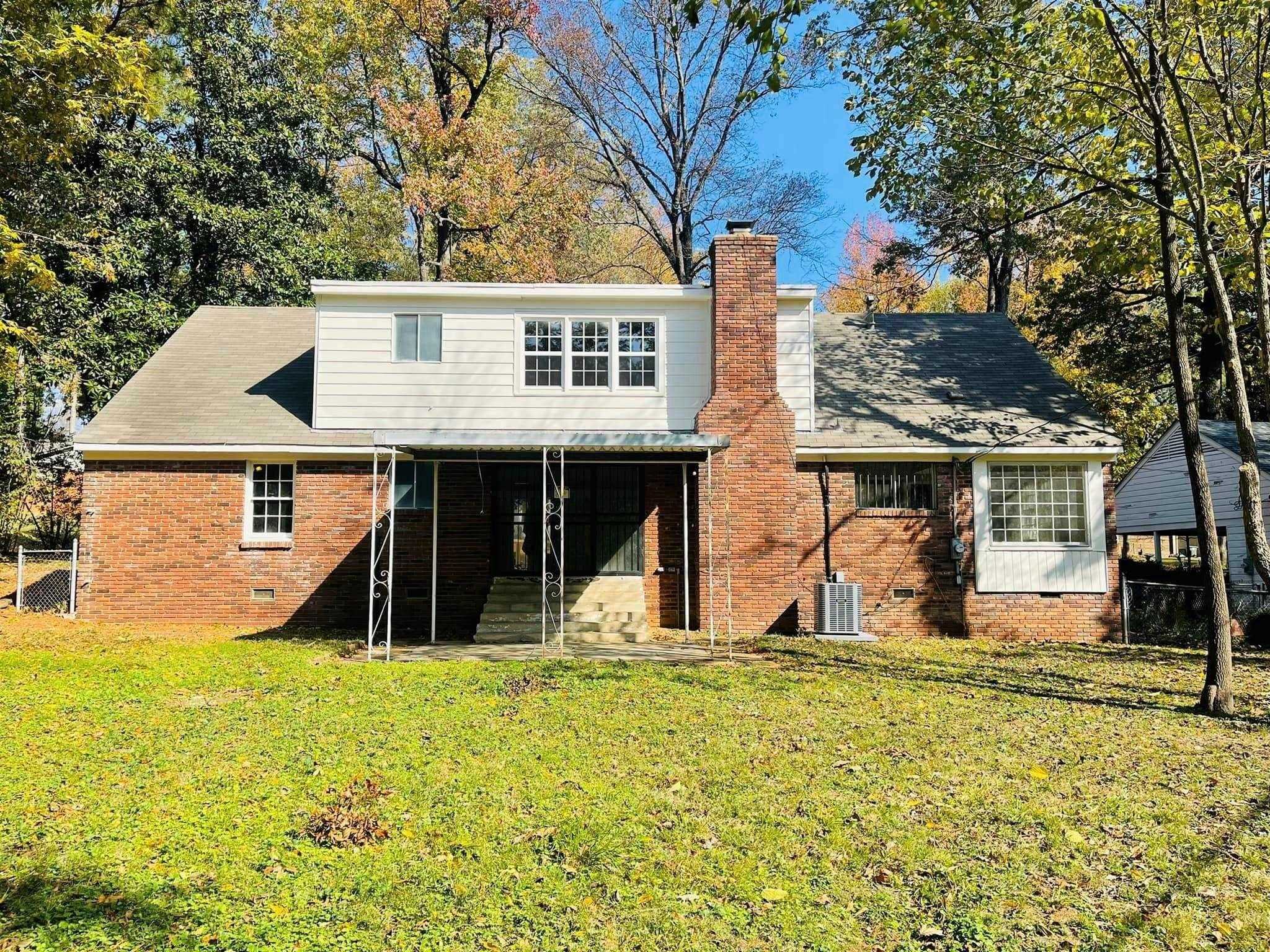 3013 Dumbarton Road Memphis, TN 38128 - Photo 7 of 7 a front view of a house with a yard