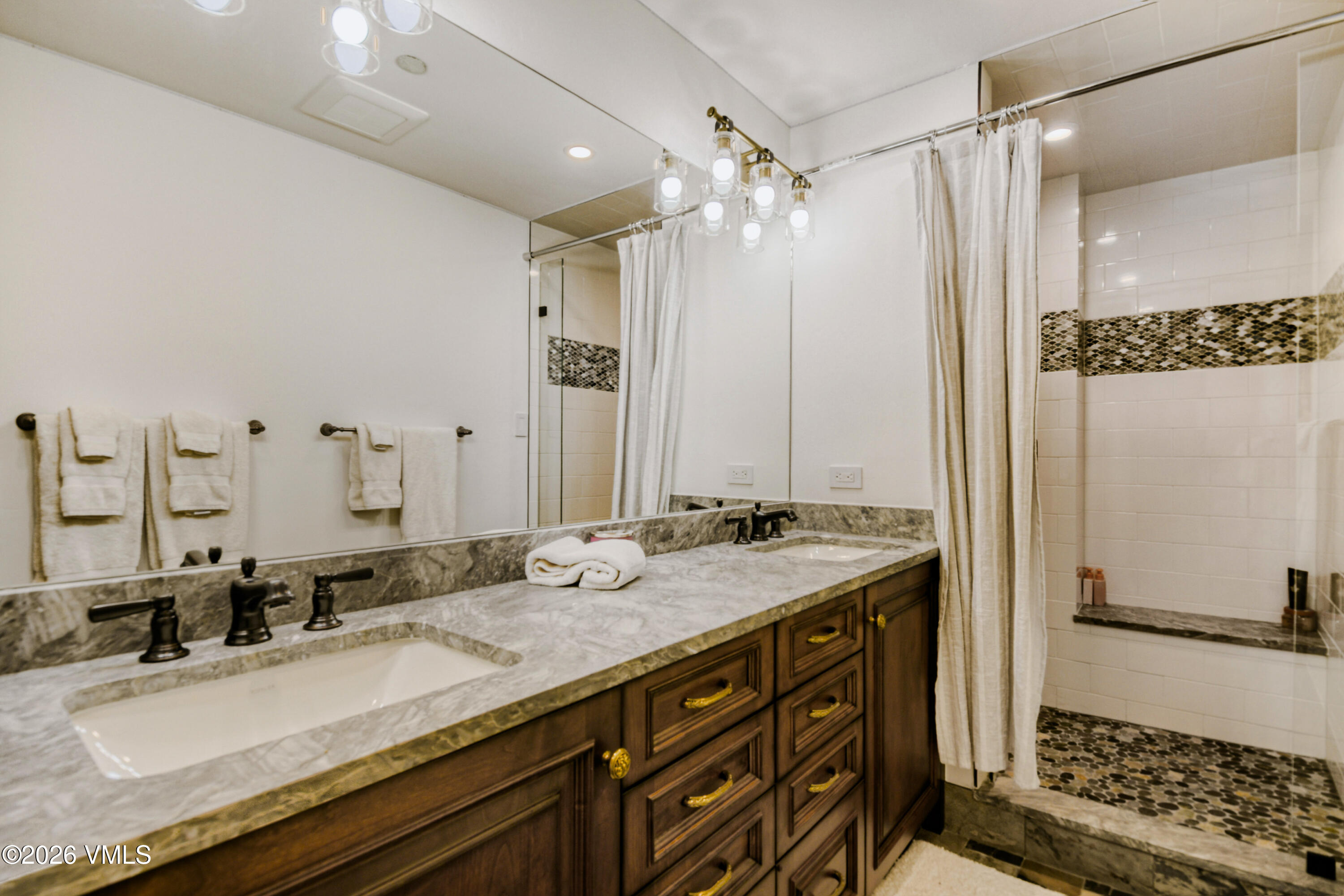 45 West Thomas Place, Unit R17 Beaver Creek, CO 81620 - Photo 18 of 29 45 W Thomas Pl # R-17 - Print Quality -