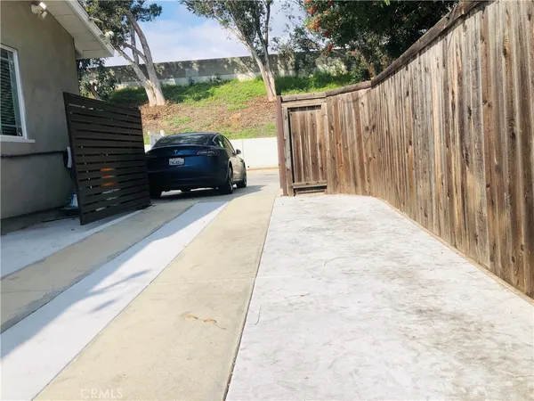 a view of a house with a backyard