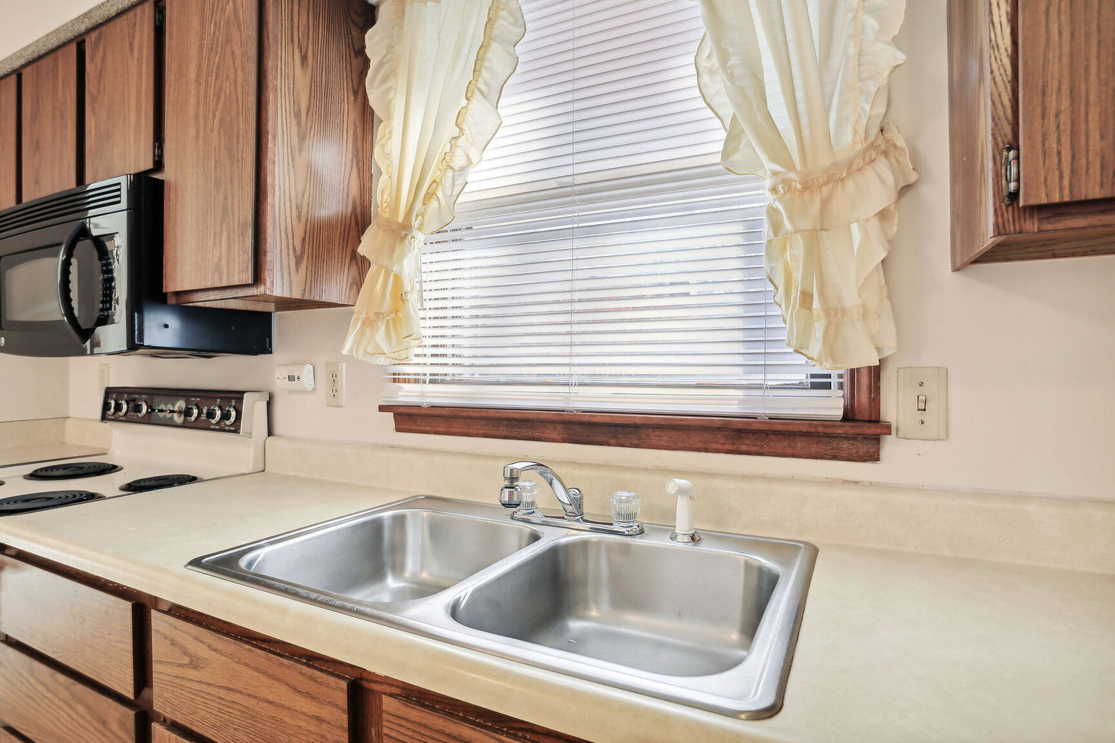 1903 Branch Road Champaign, IL 61821 - Photo 9 of 30 Gallery Image 9