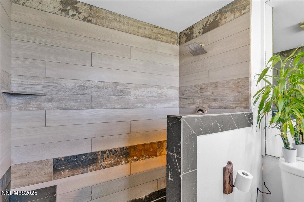1231 Manhattan Way Gardnerville, NV 89460 - Photo 23 of 45 a bathroom with a shower