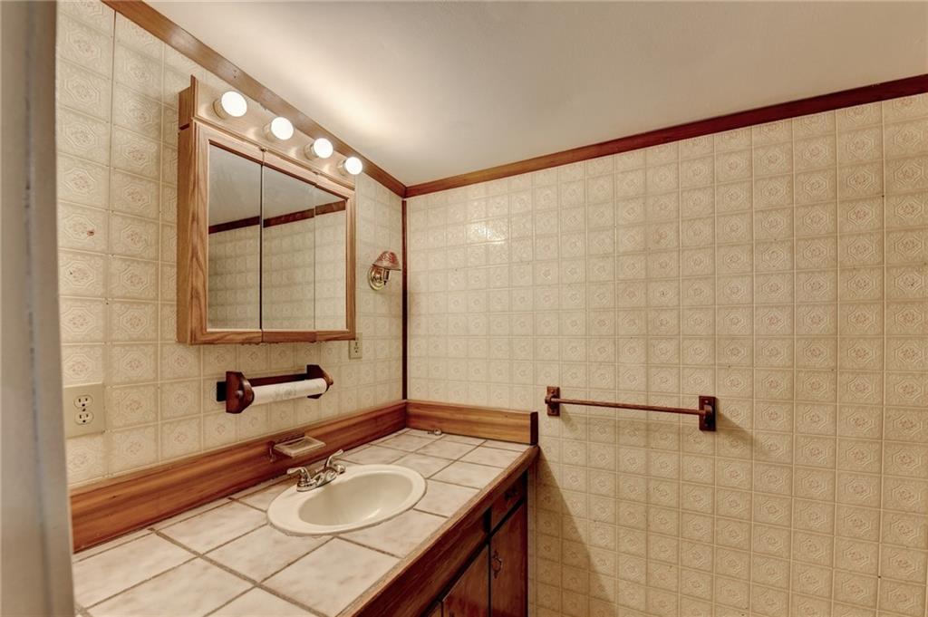 37 Spring Street Gainesville, GA 30501 - Photo 22 of 48