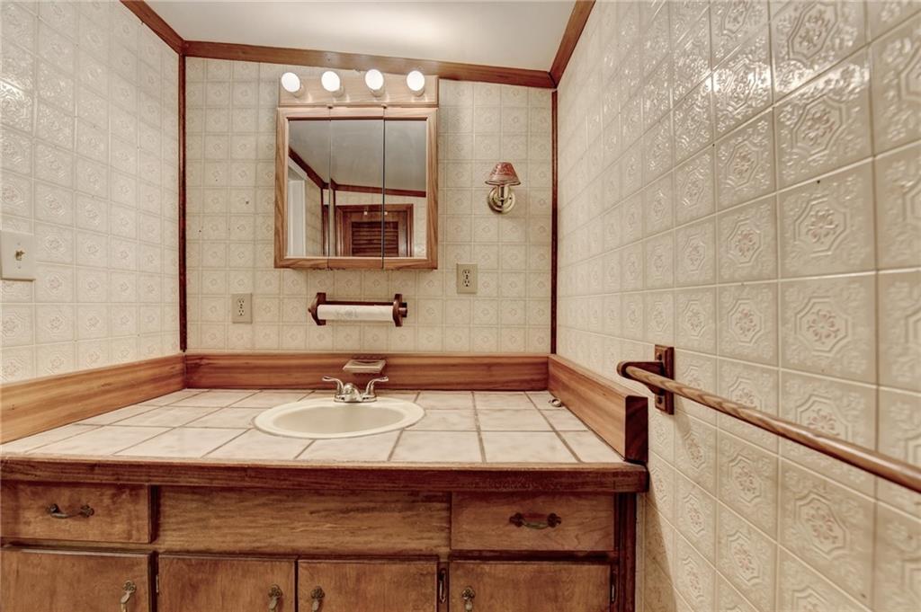 37 Spring Street Gainesville, GA 30501 - Photo 23 of 48