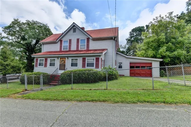 $325,000 | 37 Spring Street, Gainesville, GA 30501