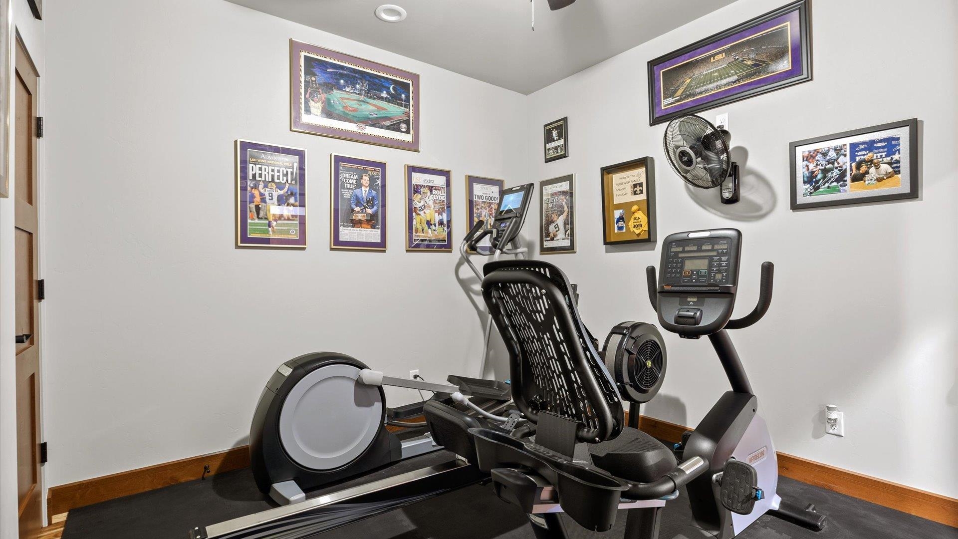 379 High Desert Road Grand Junction, CO 81507 - Photo 28 of 42 a view of a workspace with furniture and wooden floor