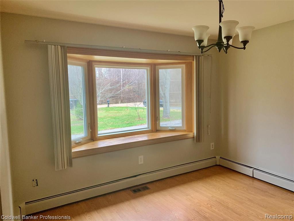 22511 Dickinson Road New Boston, MI 48164 - Photo 10 of 16
