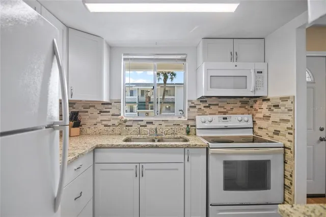 $118,000 | 1867 Restful Drive, Unit L22, Bradenton, FL 34207