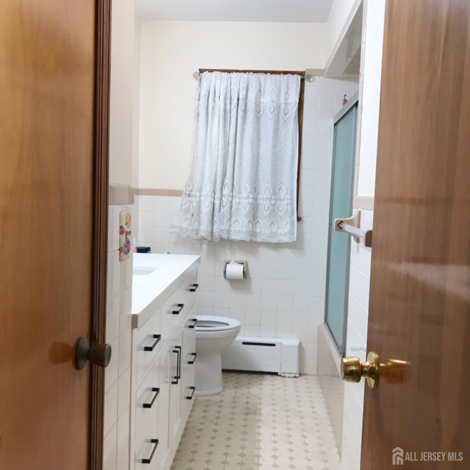 354 Alpine Street Perth Amboy, NJ 08861 - Photo 12 of 16