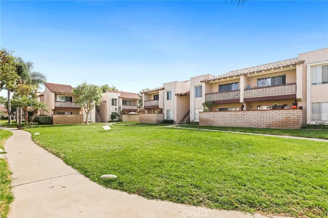 $490,000 | 700 West La Veta Avenue, Unit T4, Orange, CA 92868