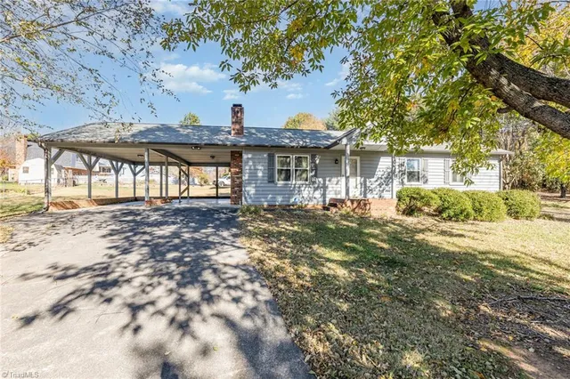 $270,000 | 805 Lewisville Clemmons Road, Lewisville, NC 27023