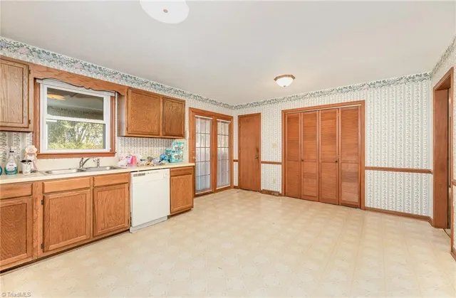 $255,000 | 805 Lewisville Clemmons Road, Lewisville, NC 27023