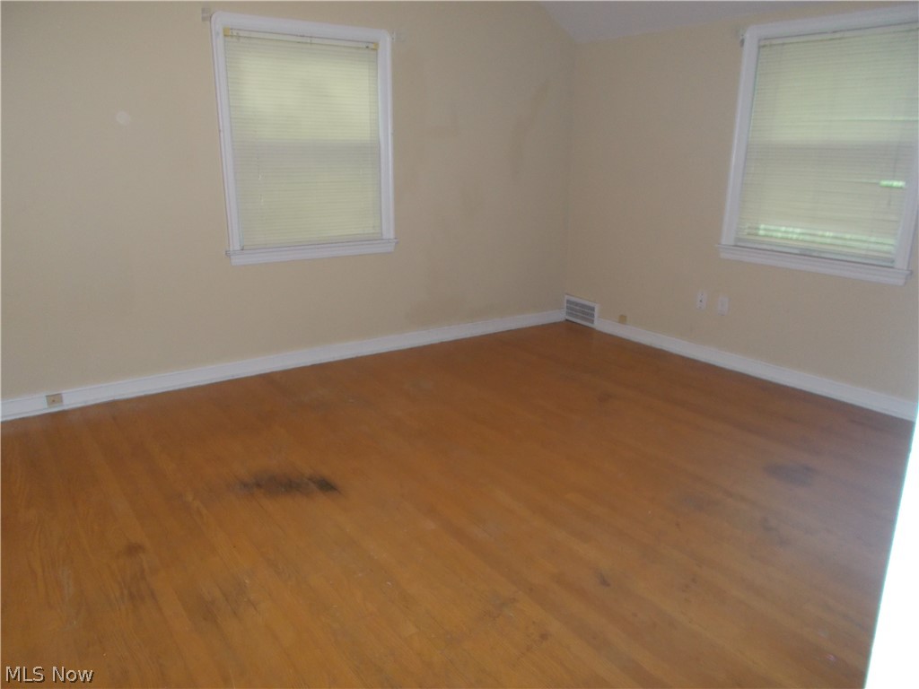 1674 Crest Road Cleveland, OH 44121 - Photo 7 of 12