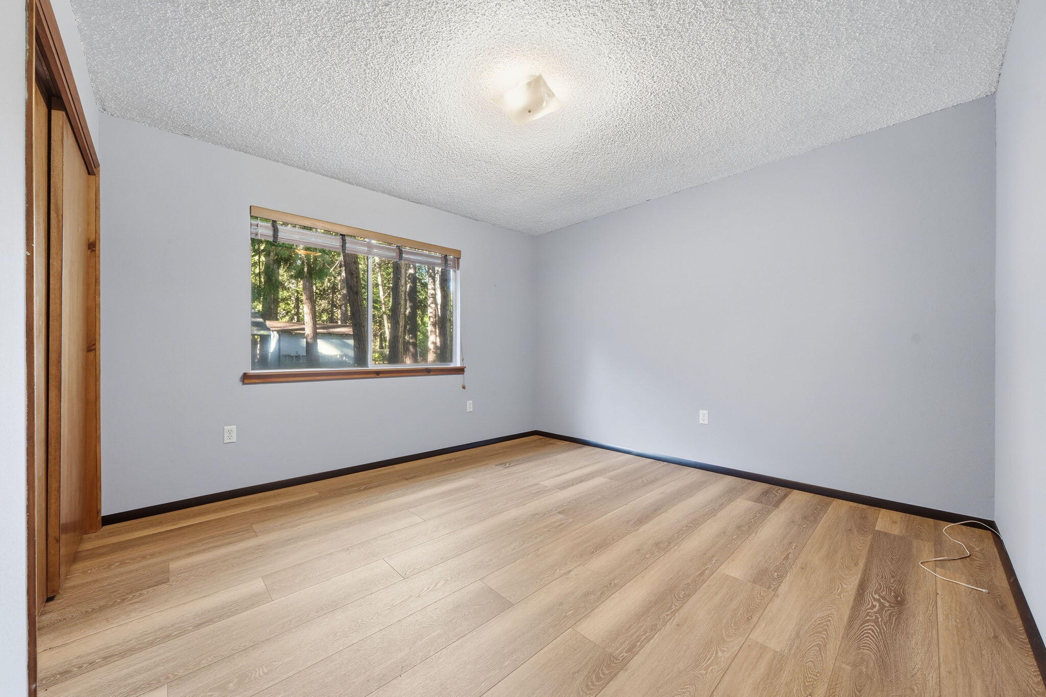 8489 Starlite Pines Road Shingletown, CA 96088 - Photo 15 of 26 an empty room with windows