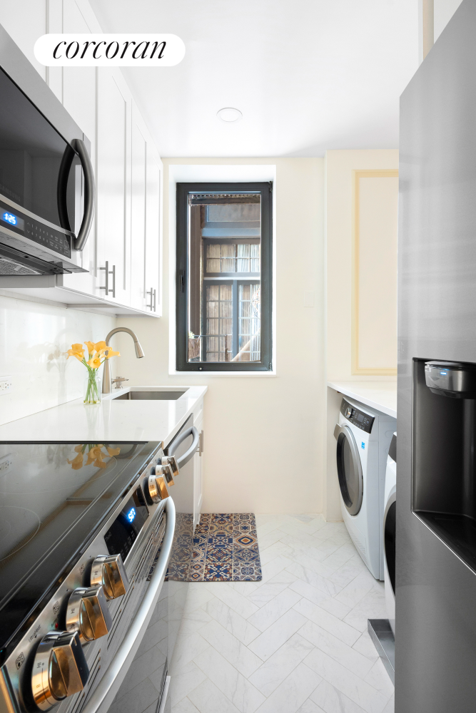 205 West 57th Street, Unit 3DC Manhattan, NY 10019 - Photo 4 of 18 a bathroom with a sink a mirror and bathtub