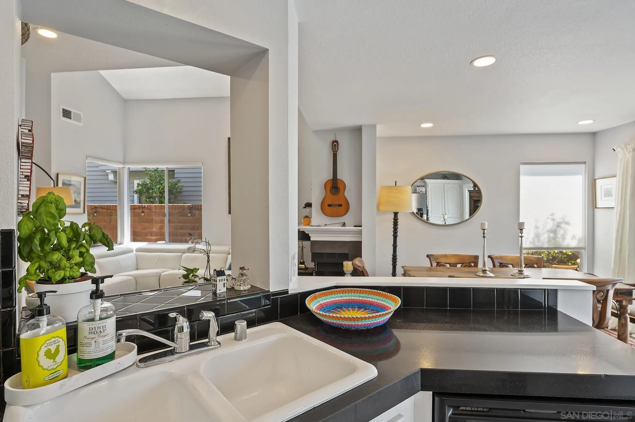 7015 Lavender Way Carlsbad, CA 92011 - Photo 12 of 67