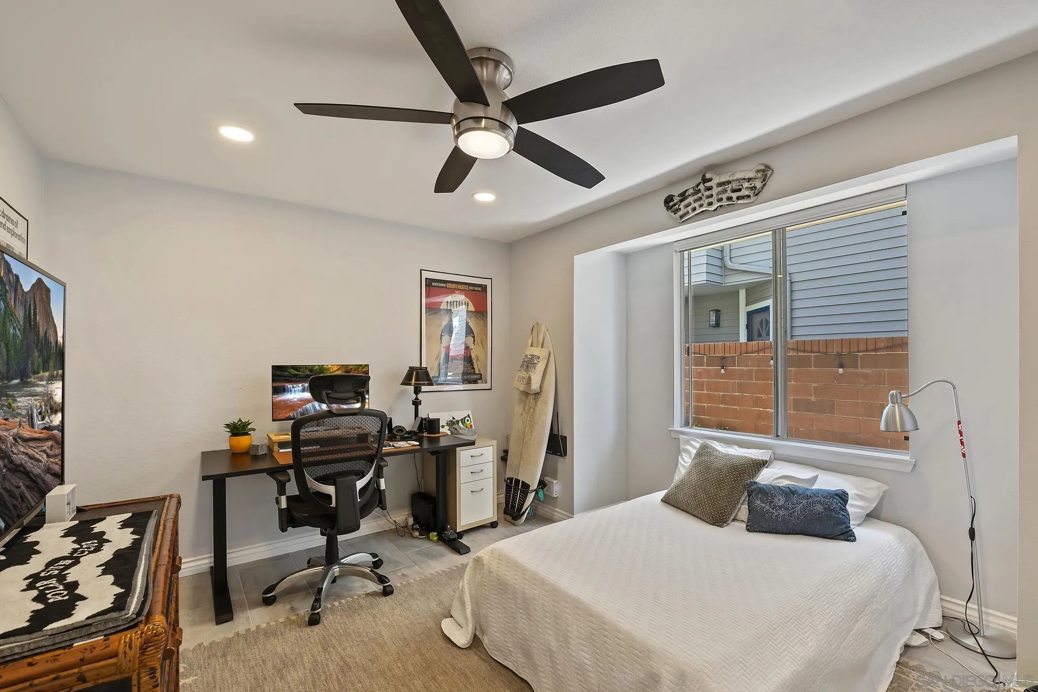 7015 Lavender Way Carlsbad, CA 92011 - Photo 15 of 67 a bedroom that has a bed and a desk in it