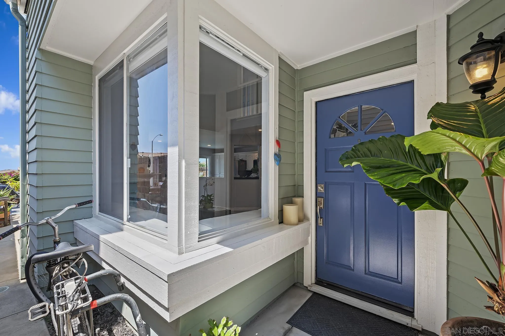 7015 Lavender Way Carlsbad, CA 92011 - Photo 2 of 67 a view of living room with furniture and a potted plant