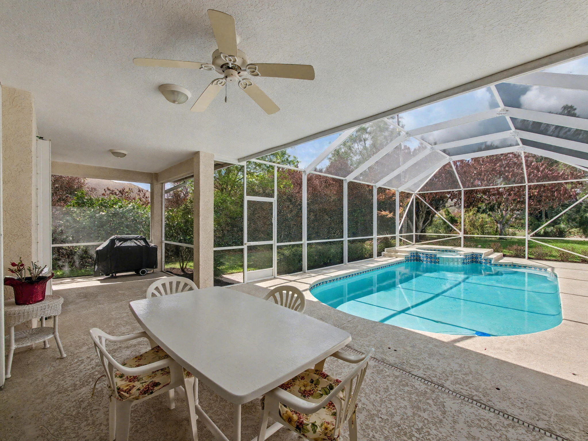 8122 Southwest Yachtsmans Drive Stuart, FL 34997 - Photo 30 of 43 a view of a patio with a table and chairs
