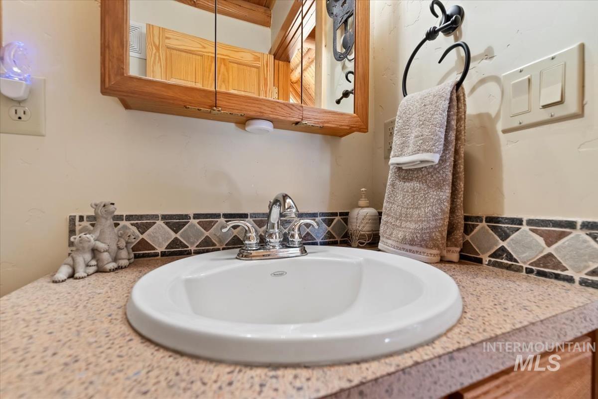 10 Elk Point Road Garden Valley, ID 83622 - Photo 23 of 42 Bathroom with vanity