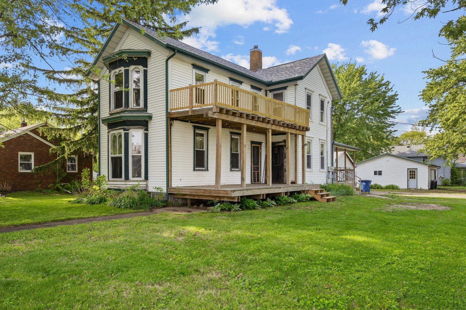 200 West Locust Street Cambridge, IL 61238 - Photo 1 of 32 front view of a house with a yard