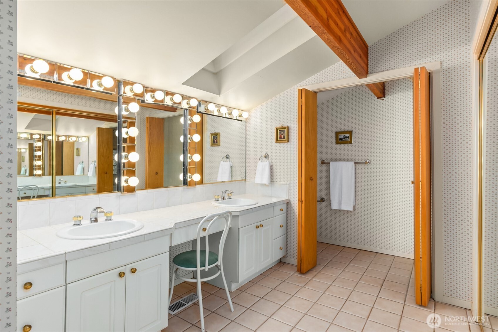 4331 Northeast Rhodes End Road Bainbridge Island, WA 98110 - Photo 16 of 29 Gallery Image 16