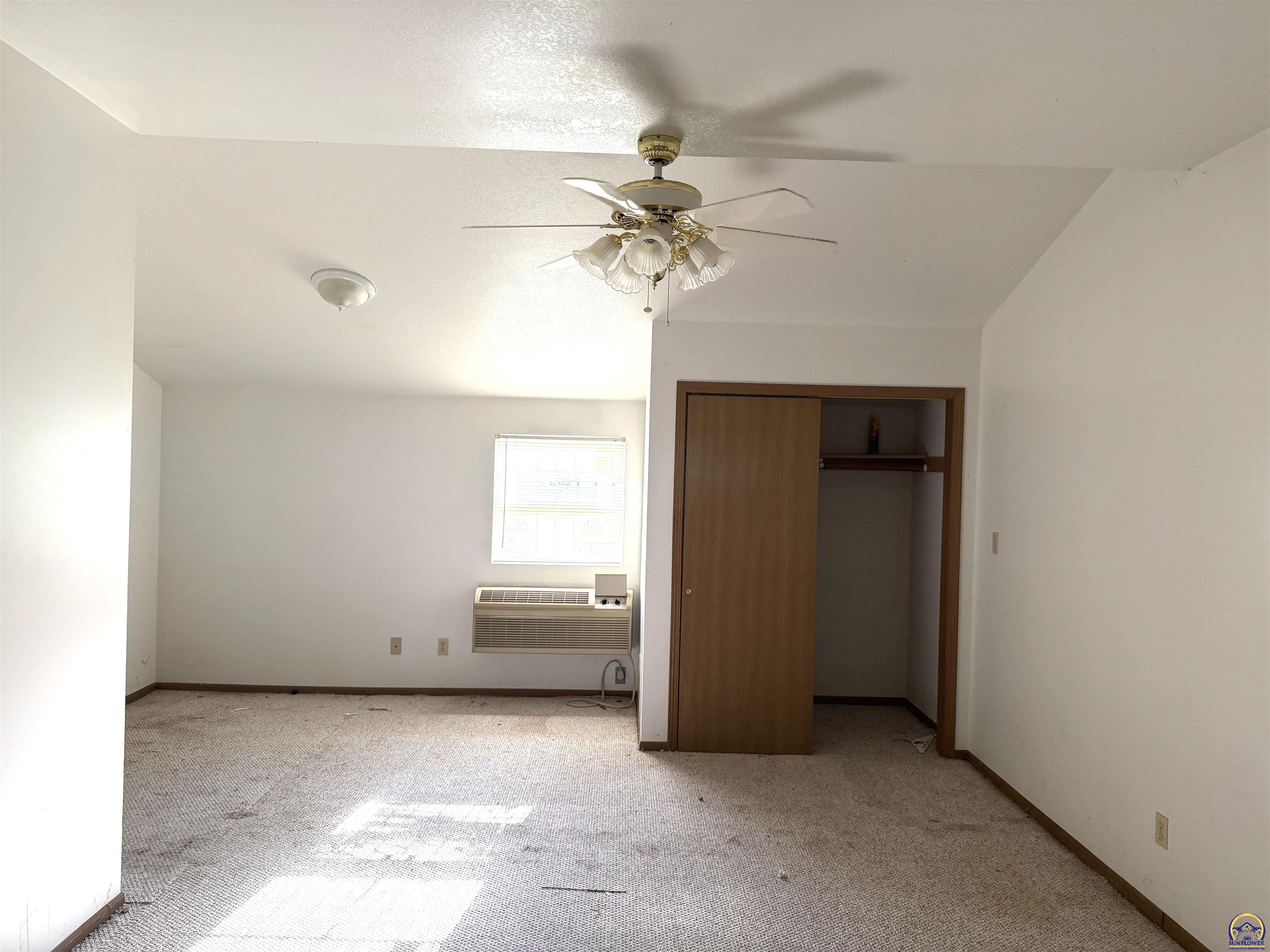 941 Southwest Webster Avenue Topeka, KS 66606 - Photo 11 of 14