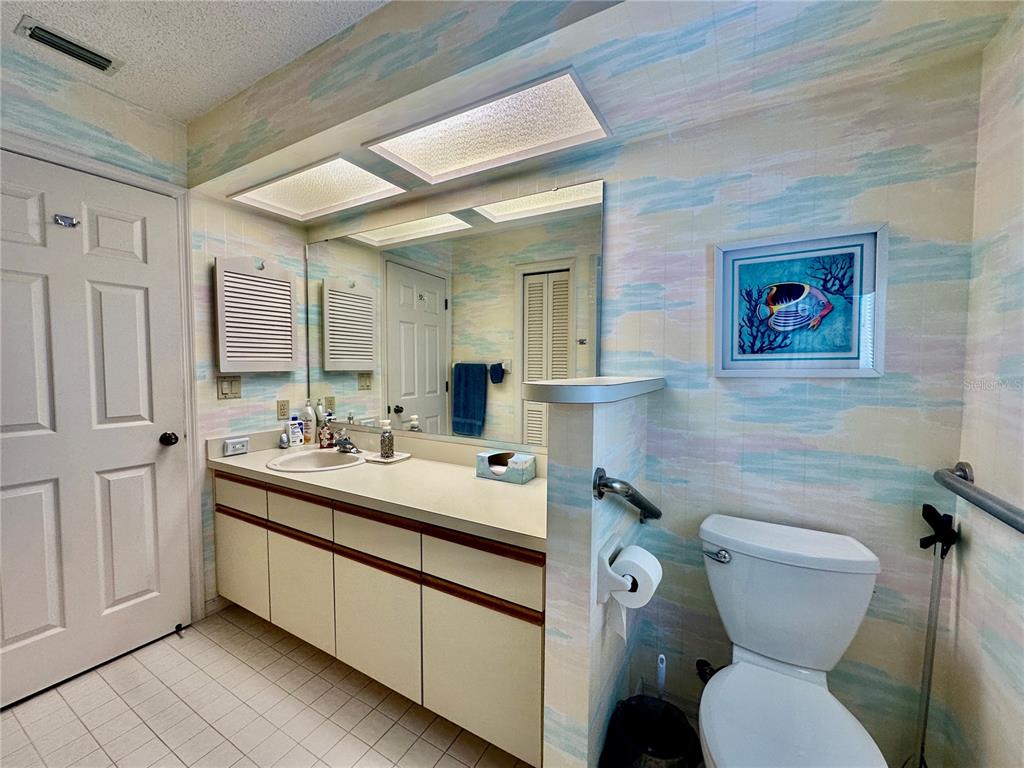 262 Santa Rosa Drive Winter Haven, FL 33884 - Photo 28 of 40 a bathroom with a toilet a sink and mirror