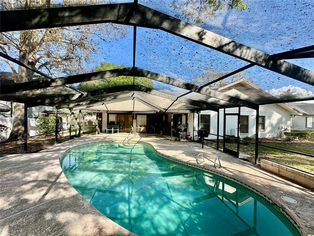 262 Santa Rosa Drive Winter Haven, FL 33884 - Photo 34 of 40 a patio with a table and chairs under an umbrella
