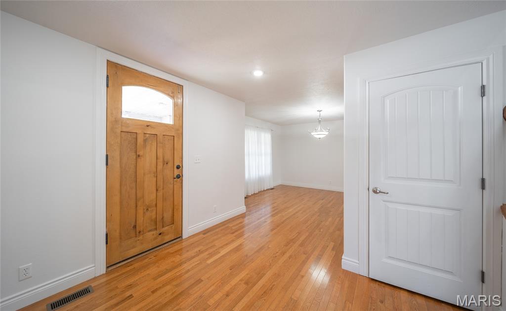 100 Walnut Court St. Robert, MO 65584 - Photo 5 of 61