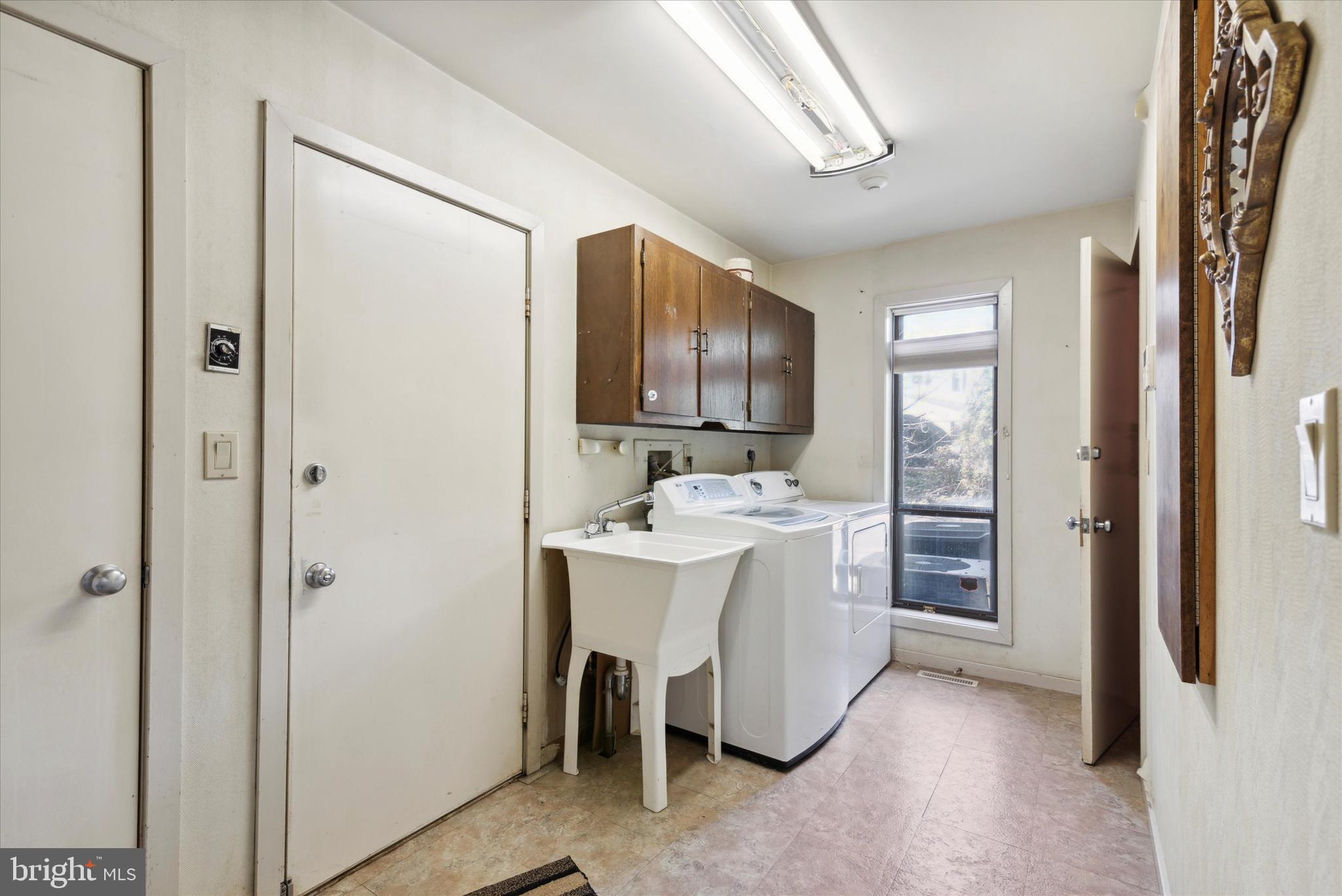 655 Lindley Road Glenside, PA 19038 - Photo 17 of 35 First floor laundry entrance to garage & basement.