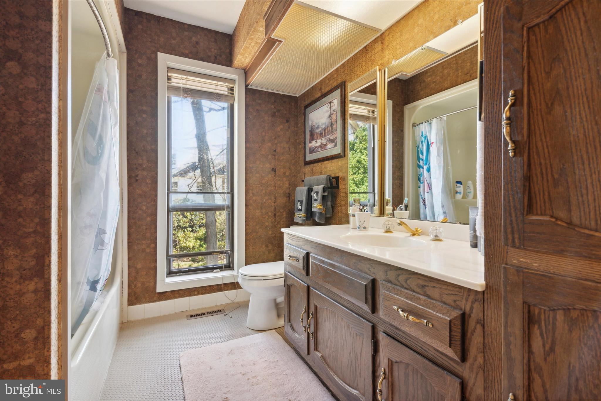 655 Lindley Road Glenside, PA 19038 - Photo 26 of 35 Hall full bathroom