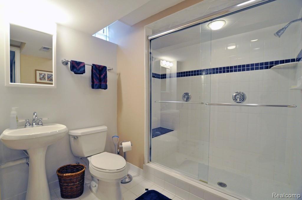 557 Robert John Street Grosse Pointe, MI 48236 - Photo 35 of 41 34.jpg