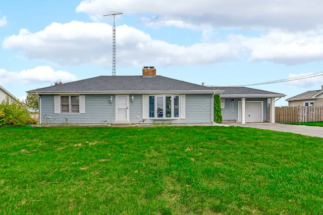 a view of a house with a backyard