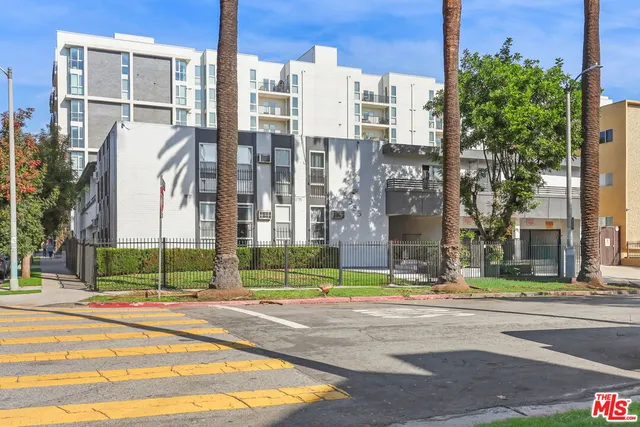 $1,595 | 5555 Carlton Way, Unit 16, Los Angeles, CA 90028