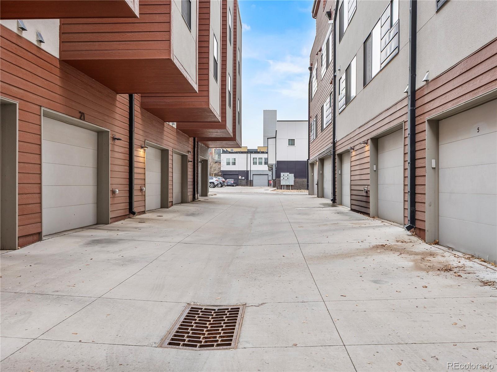 2350 Tremont Place, Unit 6 Denver, CO 80205 - Photo 37 of 40 a view of entryway and hall